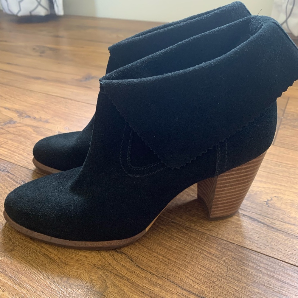 Ugg black suede boots size: 7